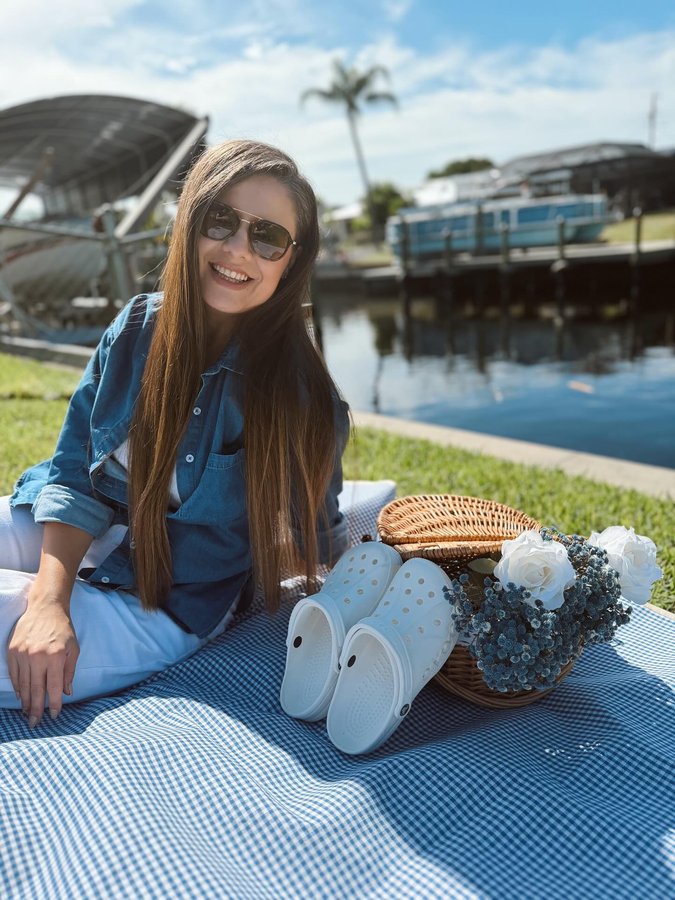 Instagram post by @thesunshinestatemom for collAble. Caption reads: Keeping it simple and comfy with my white Crocs....