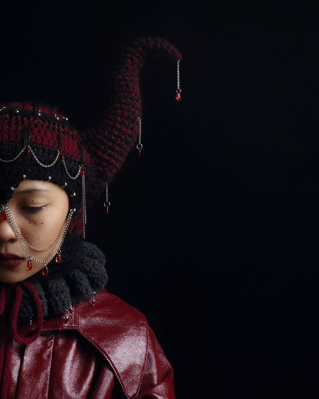 Instagram post by @amas_verdatre_crochet for TTDeye. Caption reads: [...] Helmet 🩸

Website :....