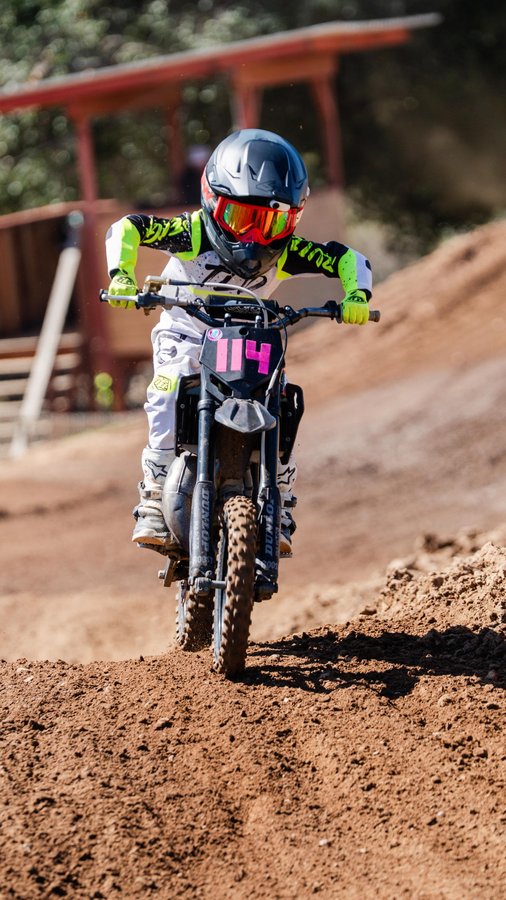 Instagram post by @kashius.alexander for 6D Helmets. Caption reads: [...] 
@bobcatofcomoxvalley 
@6dhelmets .