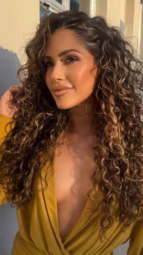 Instagram post by @yanina_oyarzo for Garnier. Caption reads: [...] in its natural state this season and....