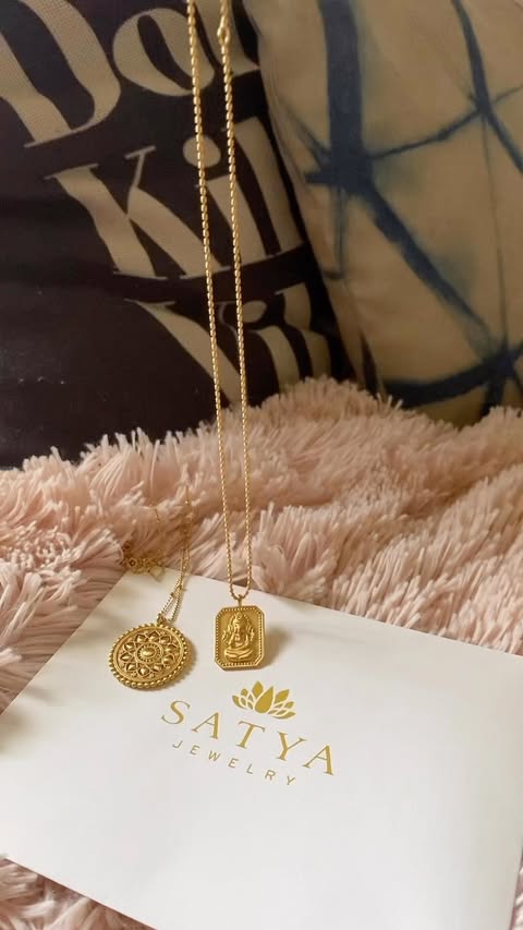 Instagram post by @hollow_hollis for Satya Jewelry. Caption reads: #Ad Thank you so much @satyajewelry for sending me....