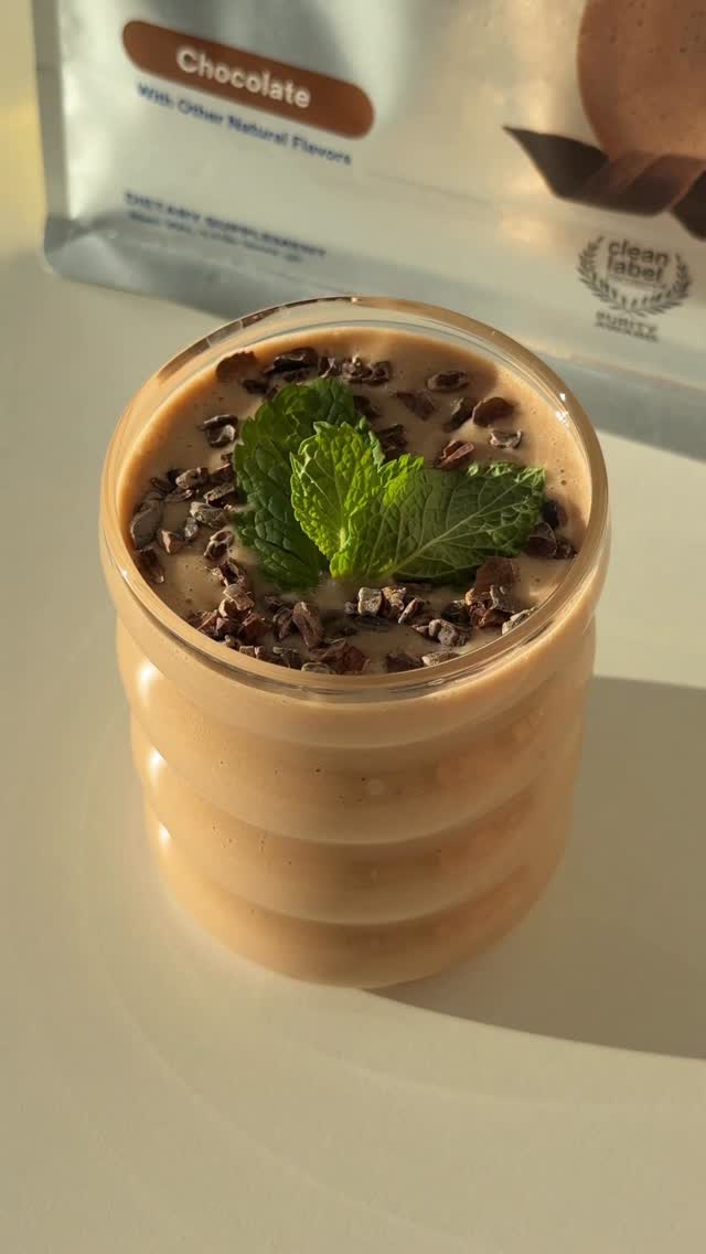 Instagram post by @healthyeatsbyfi for Ritual. Caption reads: Let’s make a Mint Chocolate Smoothie with our....