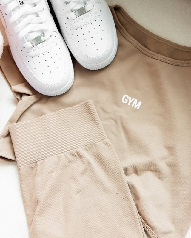 Instagram post by an influencer for SHEIN. Caption reads: [...] and stay in the style loop on SHEIN! Use....