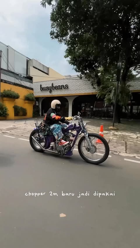Instagram post by @atenx_andiakbar for Motul. Caption reads: [...] Ride Chopper 2M sekalian sunmori bareng....