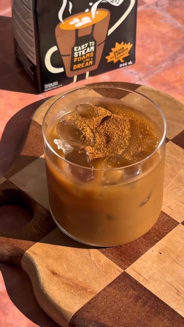 Instagram post by @_chantelalicia for Earth’s Own. Caption reads: I’m back with another fall-esque recipe!! 

I....