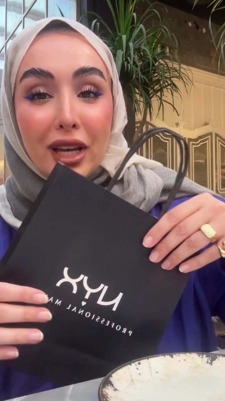 TikTok post by @itsaisha.187 for Oysho. Caption reads: Vlog 🎥  the set from @OYSHO .