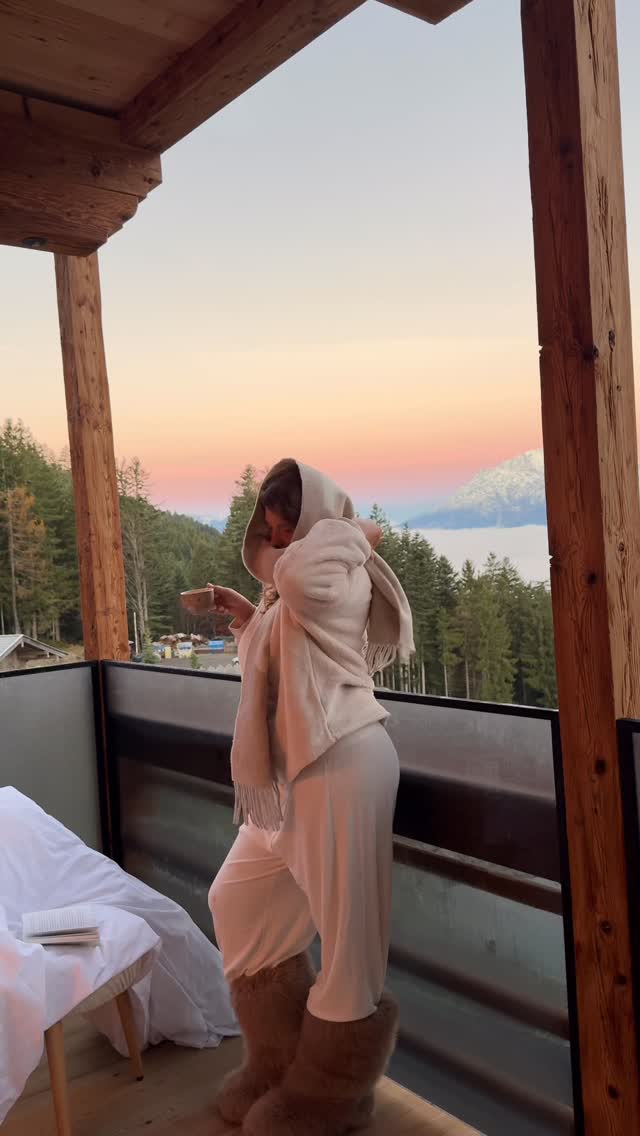 Instagram post by @mayridts for Hunkemöller. Caption reads: Woke up in Austria ☁️☁️☁️.