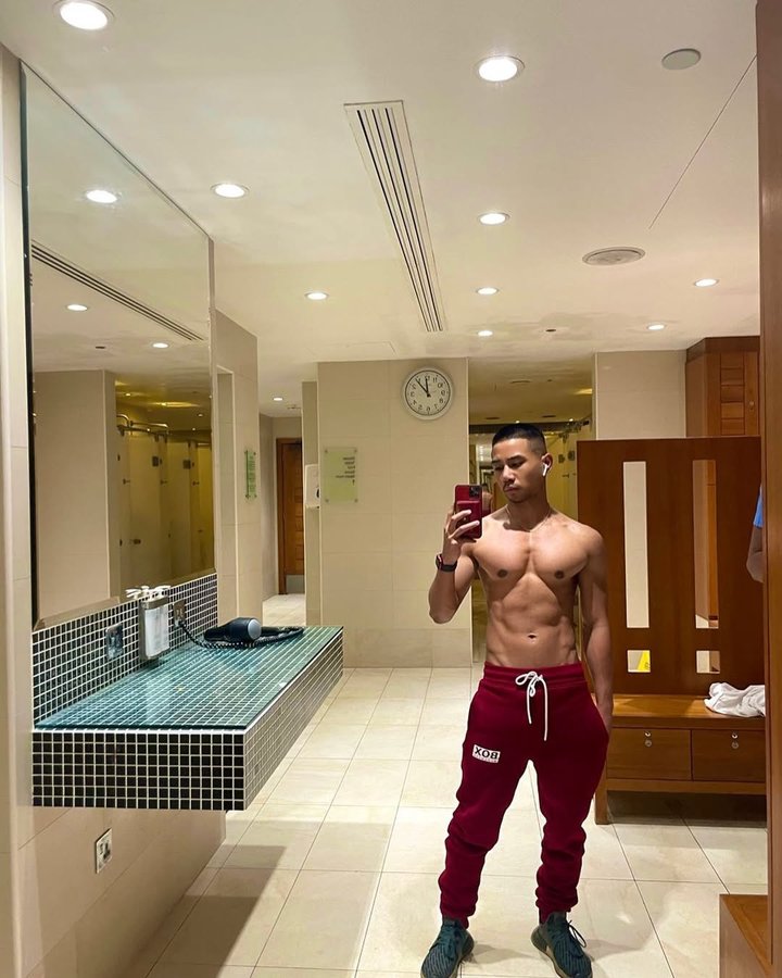 Instagram post by @bebonglovesyou for Box Menswear. Caption reads: [...] bear?
You are the beary best 💪🏽💓 .....