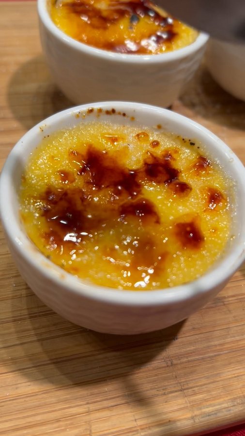 Instagram post by @consucocina_ for Santa Isabel. Caption reads: Crema catalana 🍮 

🥛 500ml leche
🍯 90g azúcar....