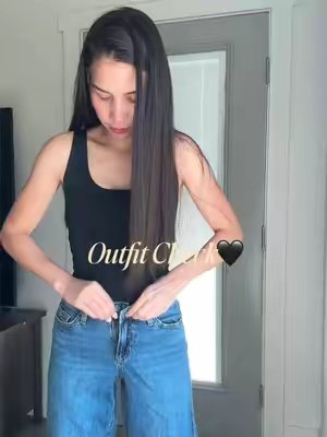 TikTok post by @majostyle_ for Leonisa. Caption reads: Combinando mi body de leonisa🖤 Denme....