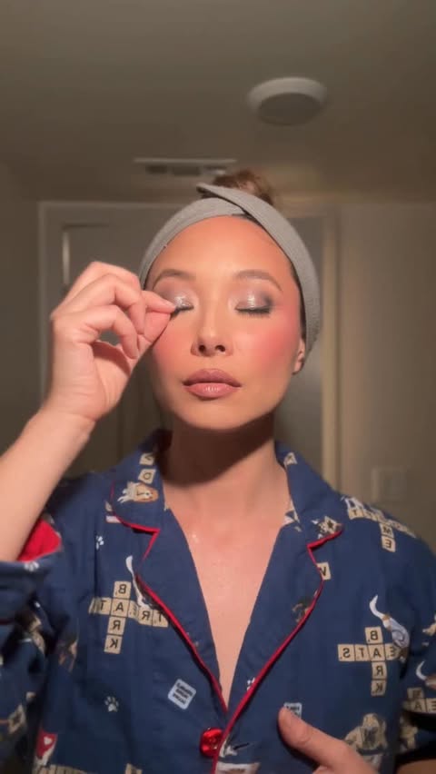 Instagram post by @ajadang for OneSkin. Caption reads: [...] serum
tretinoin
@farmacybeauty honey halo....