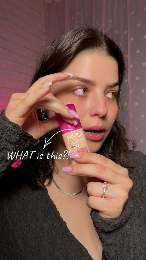 Instagram post by @paulineebeauty for NYX Professional Makeup Polska. Caption reads: This foundation is CRAZY💆🏽‍♀️ paczka pr....