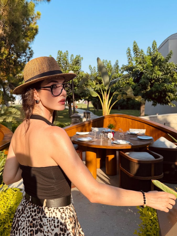 Instagram post by @aslihanguner for Beymen. Caption reads: 🎐☀️🐆🤍🐚🪸🏝️🪭🧖🏻‍♀️
________________________
....