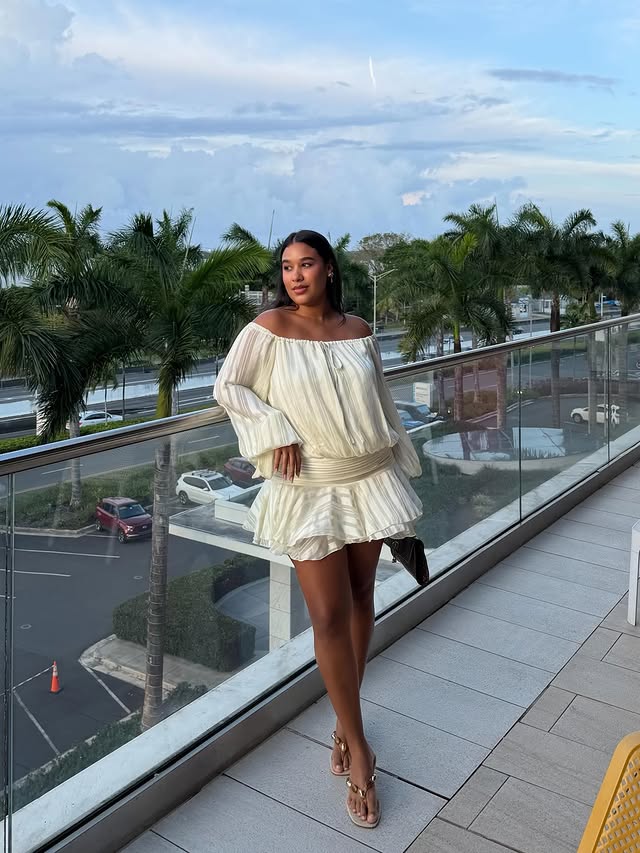 Instagram post by @wearandgoblog_ for PEPPERMAYO. Caption reads: [...] has never looked this good on me ✨....