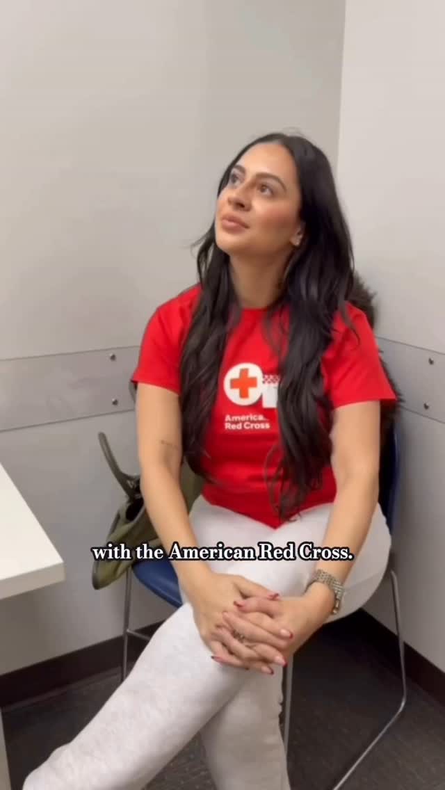 Instagram post by @em.loren_ for American Red Cross. Caption reads: [...] about blood donation… but as an....