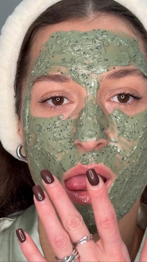 Instagram post by @mur.mur_style for Axis-y. Caption reads: [...] 🤍
Perfect for acne-prone skin....