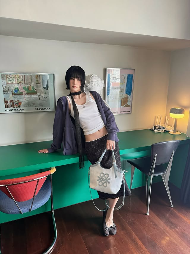 Instagram post by @gracebudsarin for Pomelo Fashion. Caption reads: My new mini carry bag 👜 #Pomelogirls.
