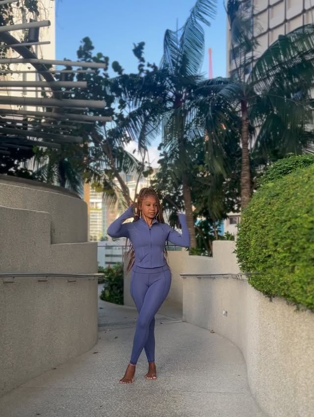 Instagram post by @naturalista_mona_lisa for Fabletics. Caption reads: #fableticspartner @fabletics International [...].