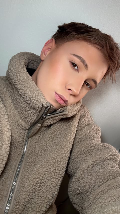 Instagram post by @thealexlindf for Printify. Caption reads: [...] (ask ChatGPT for ideas!)
	
3. Set up a....