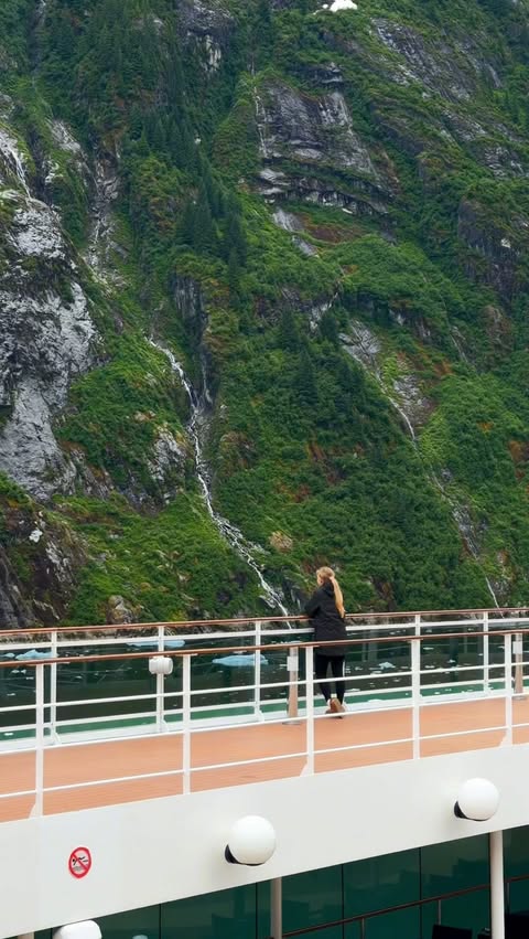 Instagram post by @ultimatevacationn for MSC Cruises. Caption reads: [...] took an 8 day Alaska cruise with....