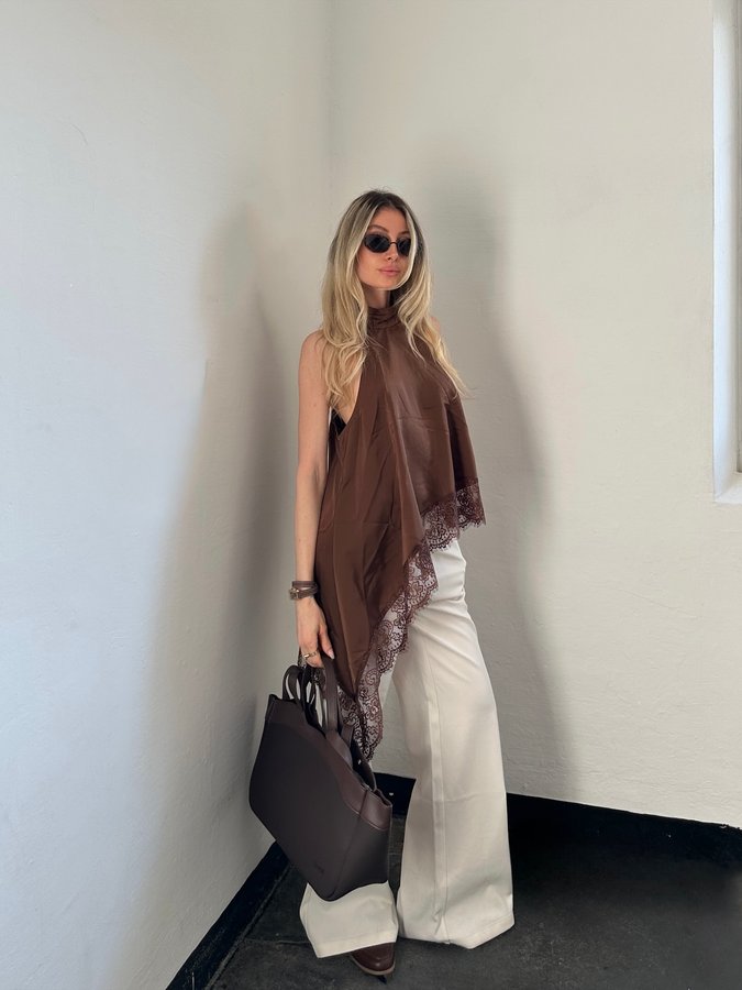 Instagram post by @camillacolombo for CLUSE. Caption reads: a touch of brown 🤎🧈🍂 @cluse 👜🕰️
#CLUSE....