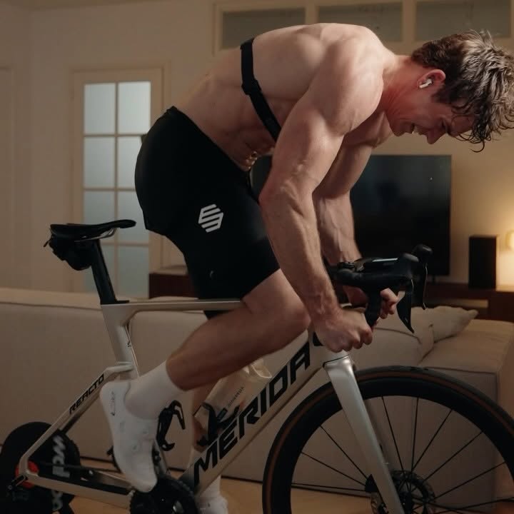 Instagram post by @iamdaanschel for Vitakruid. Caption reads: Got one life so might as well give it all we....