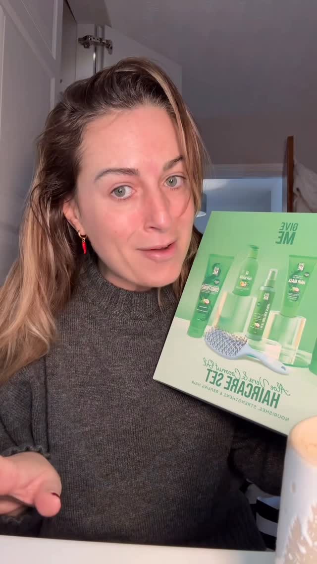 Instagram post by @thissinglemama_ for Give Me Cosmetics. Caption reads: #AD It’s hair wash day! Featuring my personal....