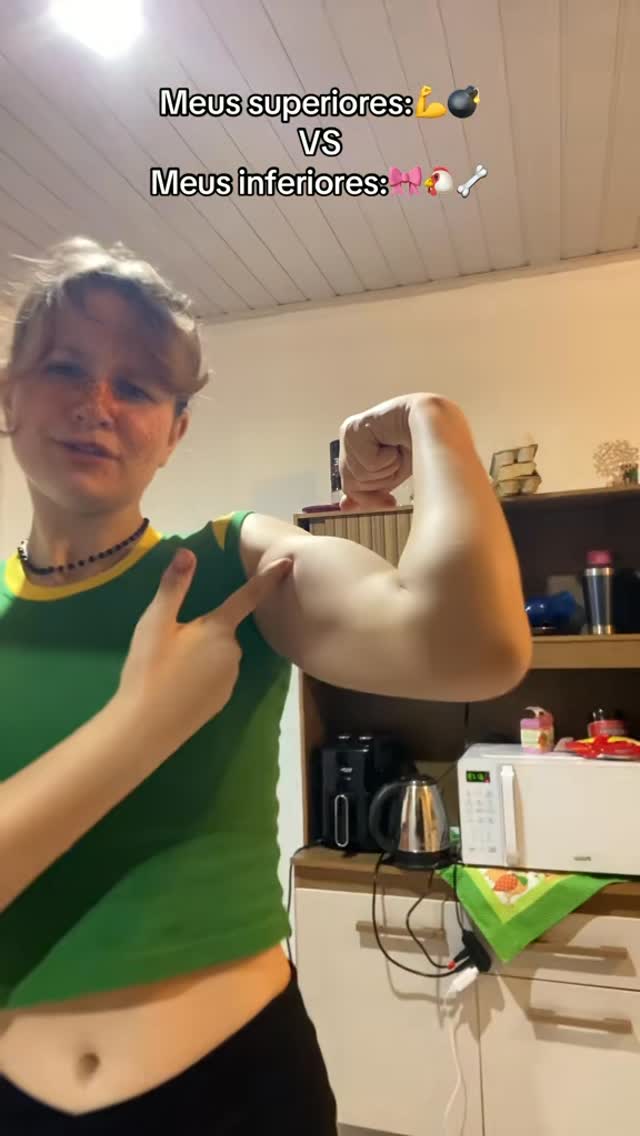 Instagram post by @raposa2803 for BOLD SNACKS. Caption reads: 🤫é só andar de calça larga e regata igual....