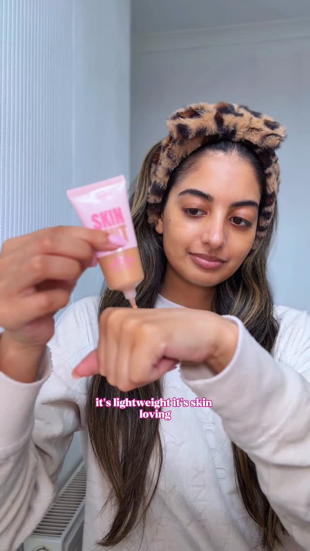 Instagram post by @farahrajax for Collection Cosmetics. Caption reads: minimal makeup girlies listen up 📢 I’ve found the....