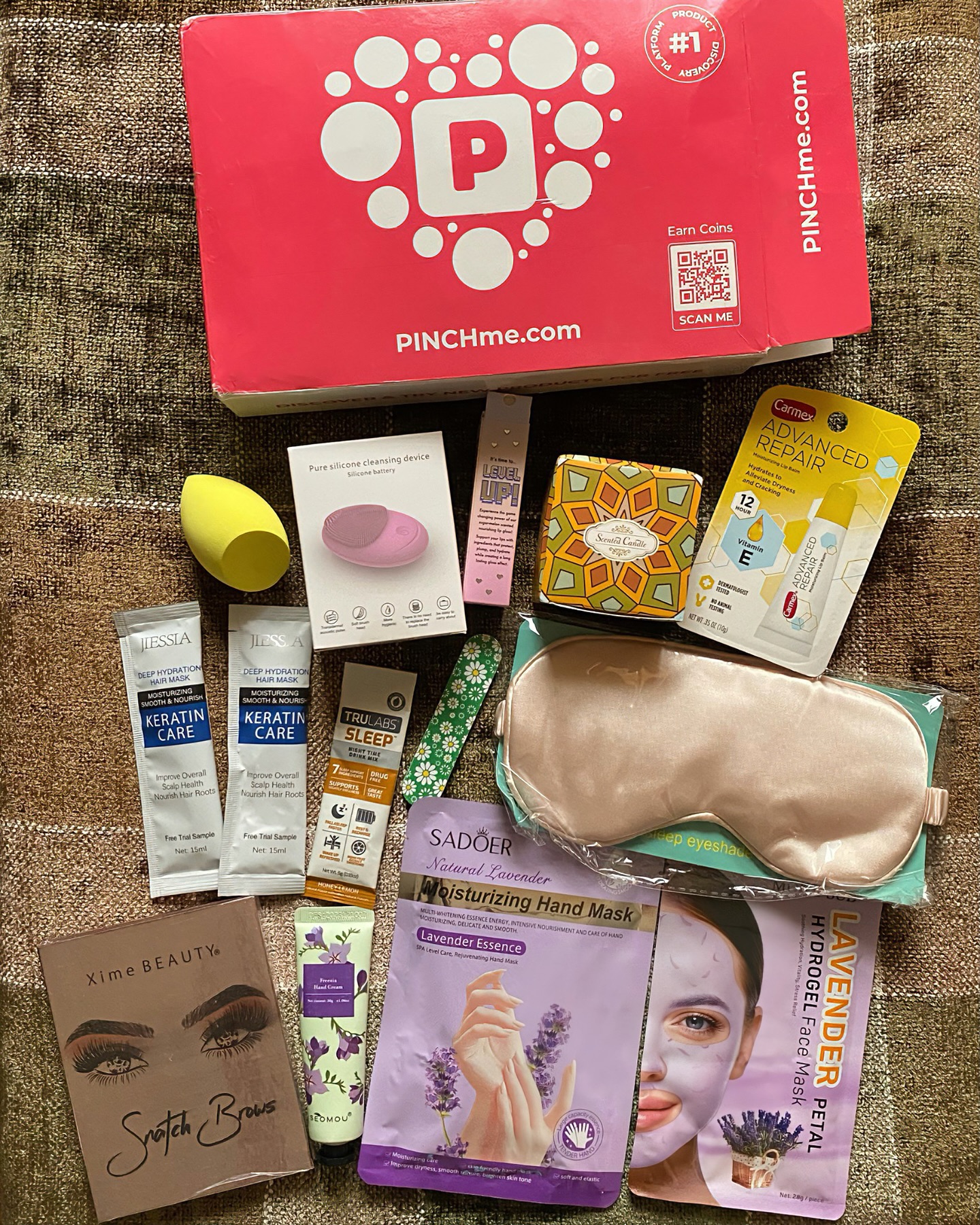 Instagram post by @kgcante for PINCHme. Caption reads: Lovin’ my 2nd @pinchme box 💕 From skincare, to....