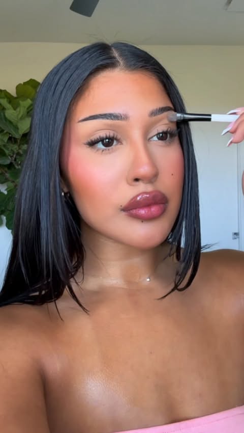 Instagram post by @tamaraaarevalo for Benefit Cosmetics. Caption reads: [...] Requested Eyebrow tutorial using....