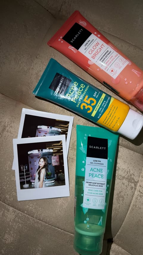 Instagram post by @mojarasya for Scarlett Whitening. Caption reads: It’s not JxB unless it’s buzzing and packed with....