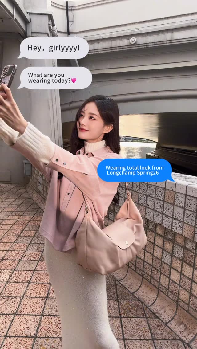 Instagram post by @yitong906.li for Longchamp. Caption reads: 💗#ALaMaisonlongchamp @longchamp.