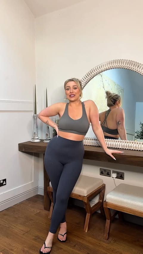 Instagram post by @bethan_kershaw for Glowmode. Caption reads: Bury me in these gym sets 😍

Shop GLOWMODE and....