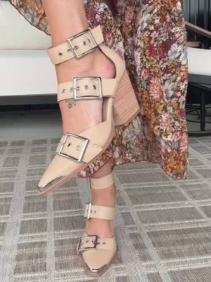 TikTok post by @blackbarndo_onthehill for Wild Oak Boutique. Caption reads: [...] lbs, and wear my usual size 7.5. @Wild Oak....