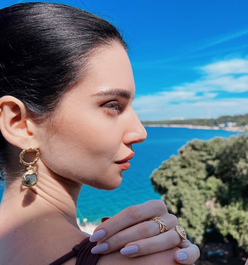 Instagram post by @scarlettwilsonofficial for Ottoman Hands. Caption reads: Did someone say 25% off everything at....