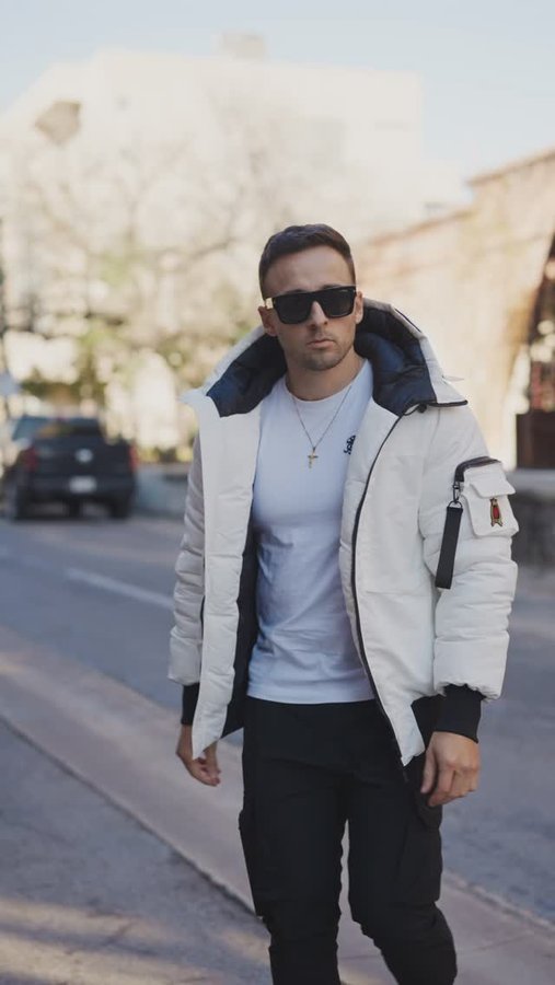 Instagram post by @jorgeivanguevara for SIKSILK. Caption reads: Winter Season 🌬️ @siksilk 
•
@_kwadw0....