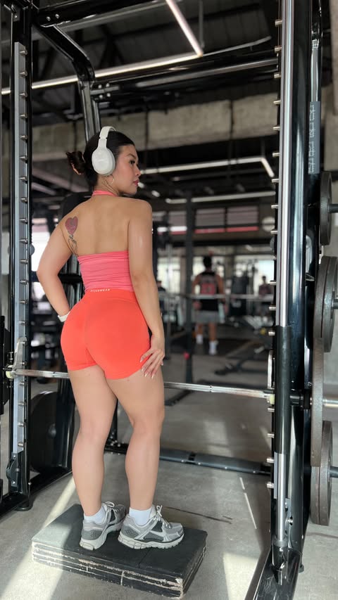 Instagram post by @gethealthywithrosey for Ryderwear. Caption reads: [...] today, hunnies!!! 🌸✨ Always wearing....