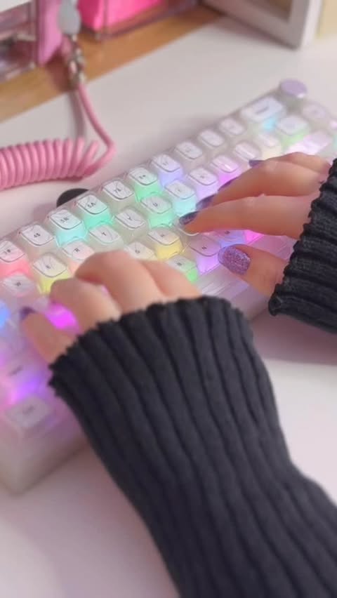Instagram post by @daizedreams for Womier Keyboard. Caption reads: [AD] Pretty lighting on this keyboard! 🩷 details....