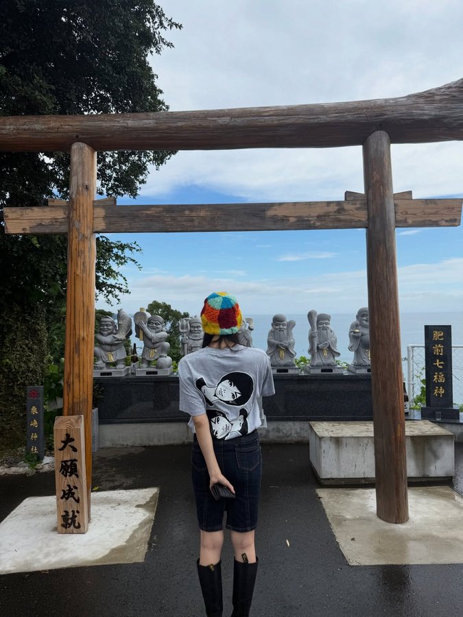 Instagram post by @annababychan__ for Supreme. Caption reads: .
🍀.