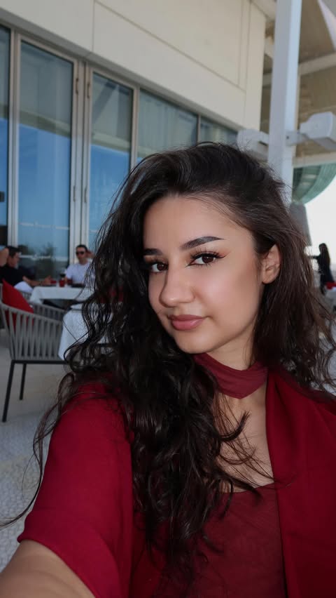 Instagram post by @alx_.dnc for Experience Abu Dhabi. Caption reads: I guess everything I needed was a vacation in Abu....