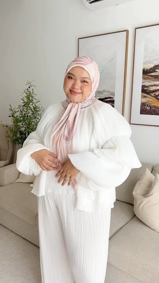 Instagram post by @ohinirara for TudungPeople. Caption reads: — “Always a fun time with @tudungpeople....