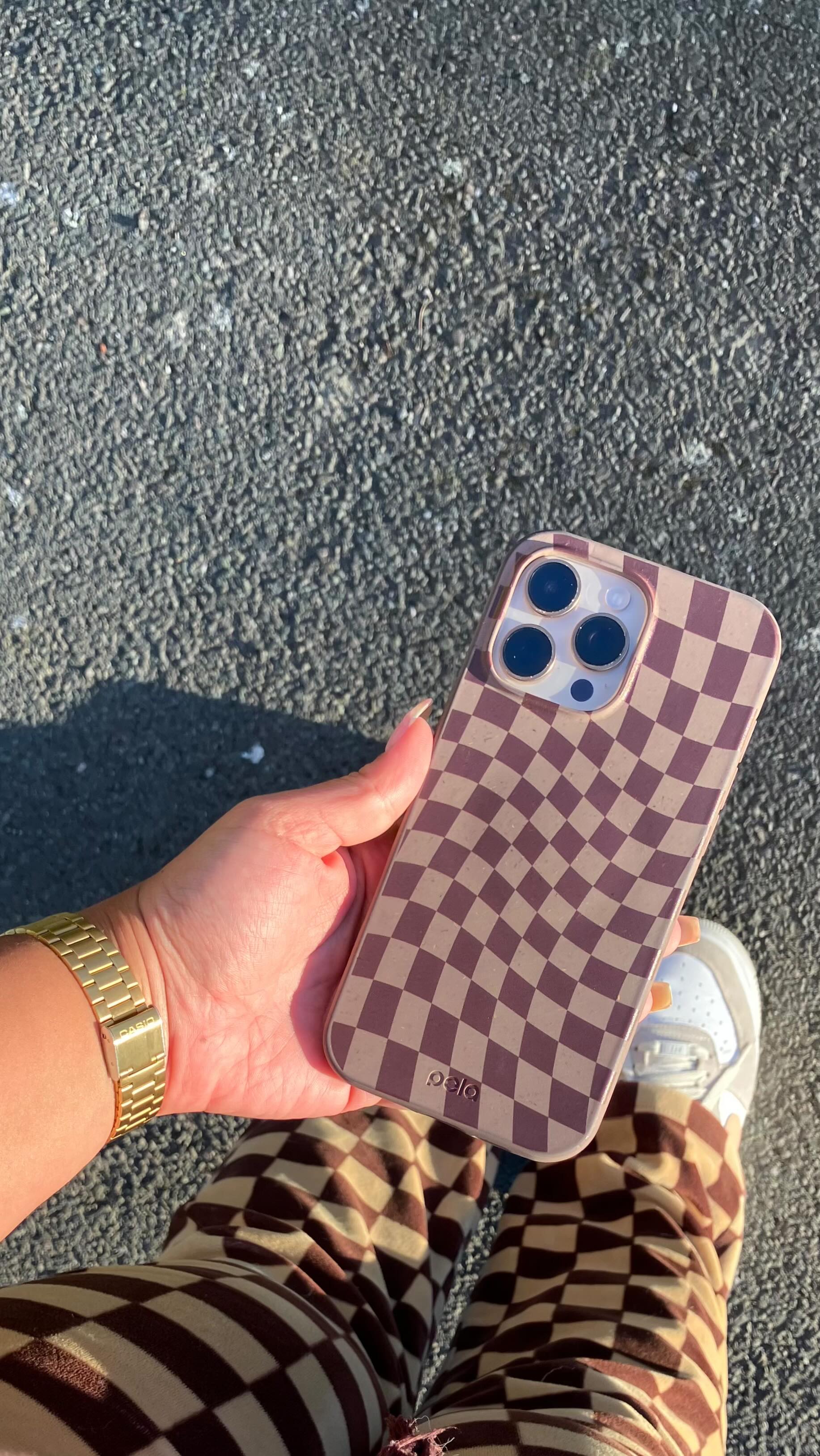 Instagram post by @_c__l___ for Pela Case. Caption reads: 𝗟𝗼𝘃𝗶𝗻𝗴 𝘁𝗵𝗲𝘀𝗲 𝗰𝗮𝘀𝗲𝘀 𝗳𝗿𝗼𝗺....
