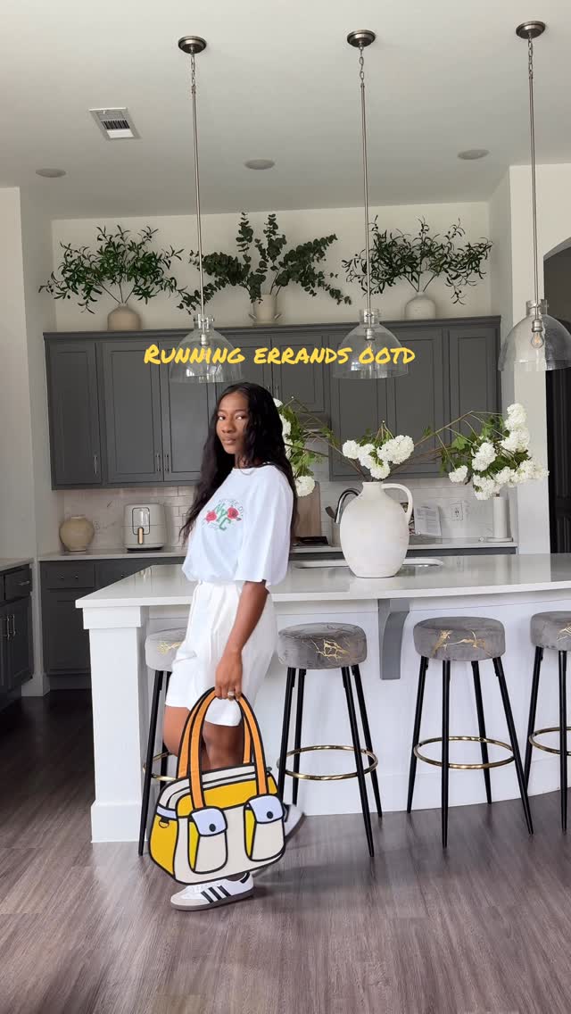 Instagram post by @jeaniffergrace for JumpFromPaper. Caption reads: [...] good while running errands? 🤭 Bag....