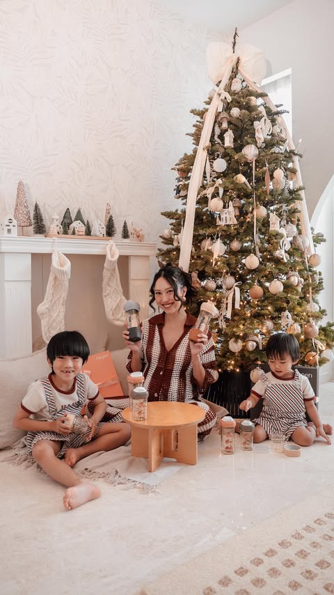 Instagram post by @melissackoh for Hegen. Caption reads: [...] 🤍 This holiday season, we’re unboxing....