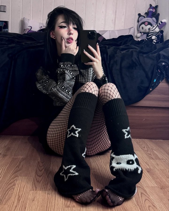 Instagram post by @nananightray for Nevstudio. Caption reads: [...] to go moisturise 👀

sweater gifted by....