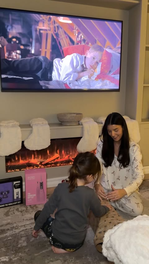 Instagram post by @terriemcevoy for Spotlight Oral Care. Caption reads: #AD Cosy nights in wrapping some gifts!⛄️🎁🎄....