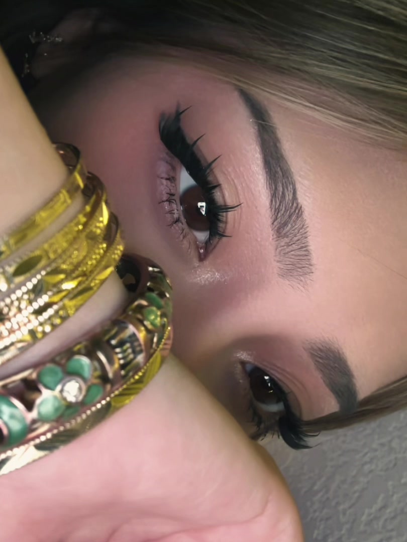 TikTok post by @seitinh for Zanlufly Beauty. Caption reads: [...] some of my new favorite lashes.. | @zanlufly....