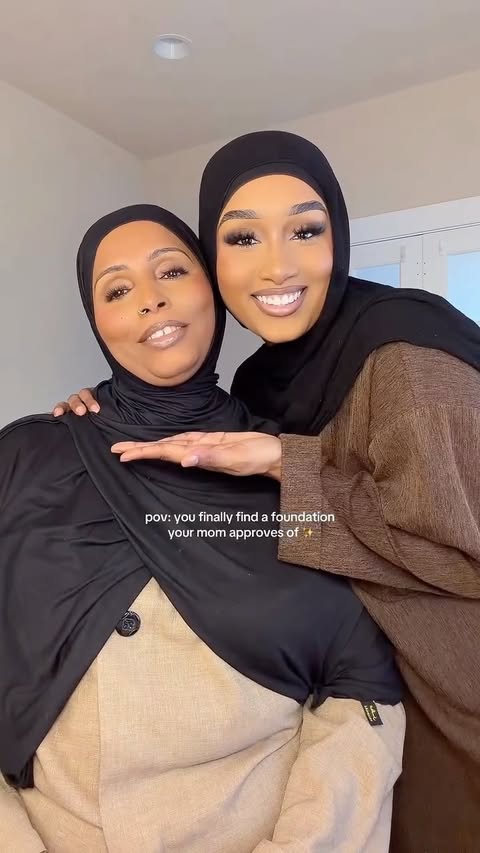Instagram post by @laced.journ for IL MAKIAGE. Caption reads: [...] mom what a flawless base looks like ✨....