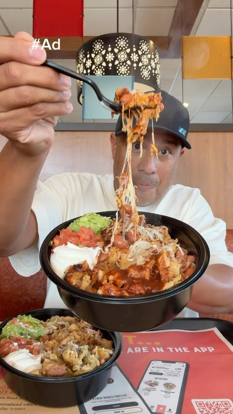 Instagram post by @bestoflafood for El Pollo Loco. Caption reads: [...] Enchilada Double Chicken Bowls at....